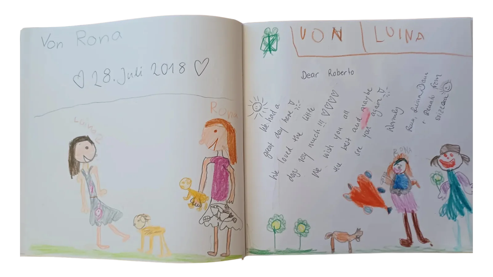 Doppia pagina con i disegni colorati di due bambine